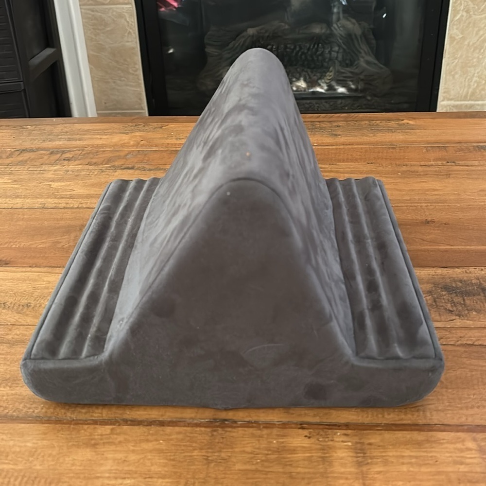 Lamicoll laptop holder, gray, washable cover, in very good condition